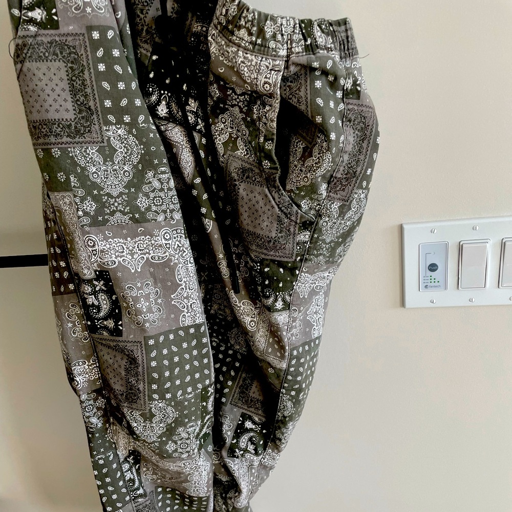 Kuwallatee joggers